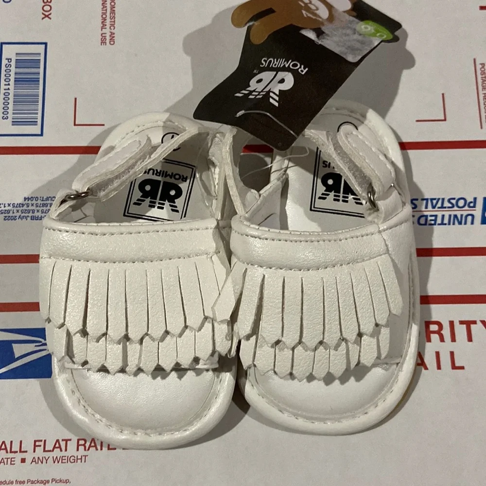 Romirus baby shoes Baby Sandals fringe NWT white 💕 0-6 months size 1